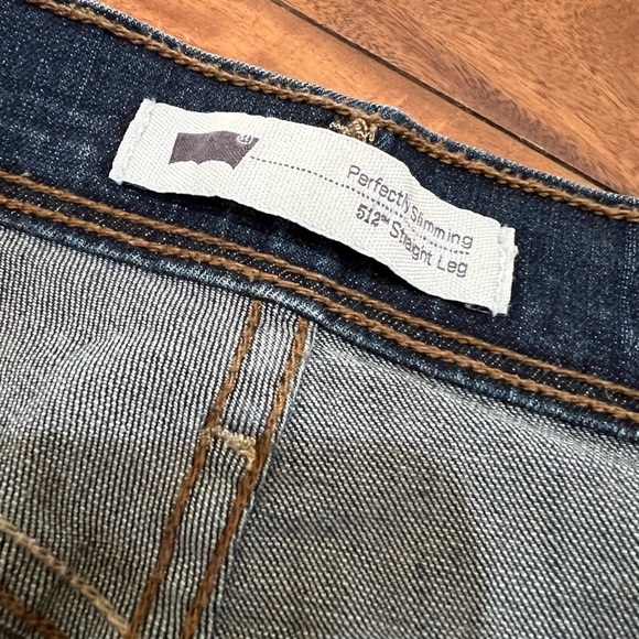 Levi’s 512 30” Perfect Slimming Straight Leg Dark Wash Classic Jeans - Picture 5 of 6